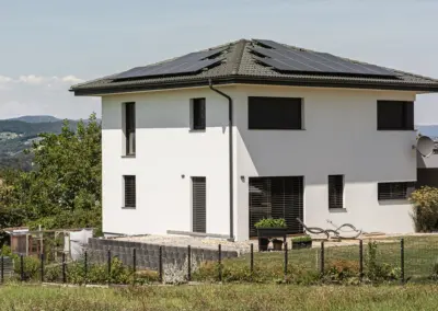 Neubau mit Photovoltaikanlage